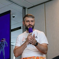 Александр Момот