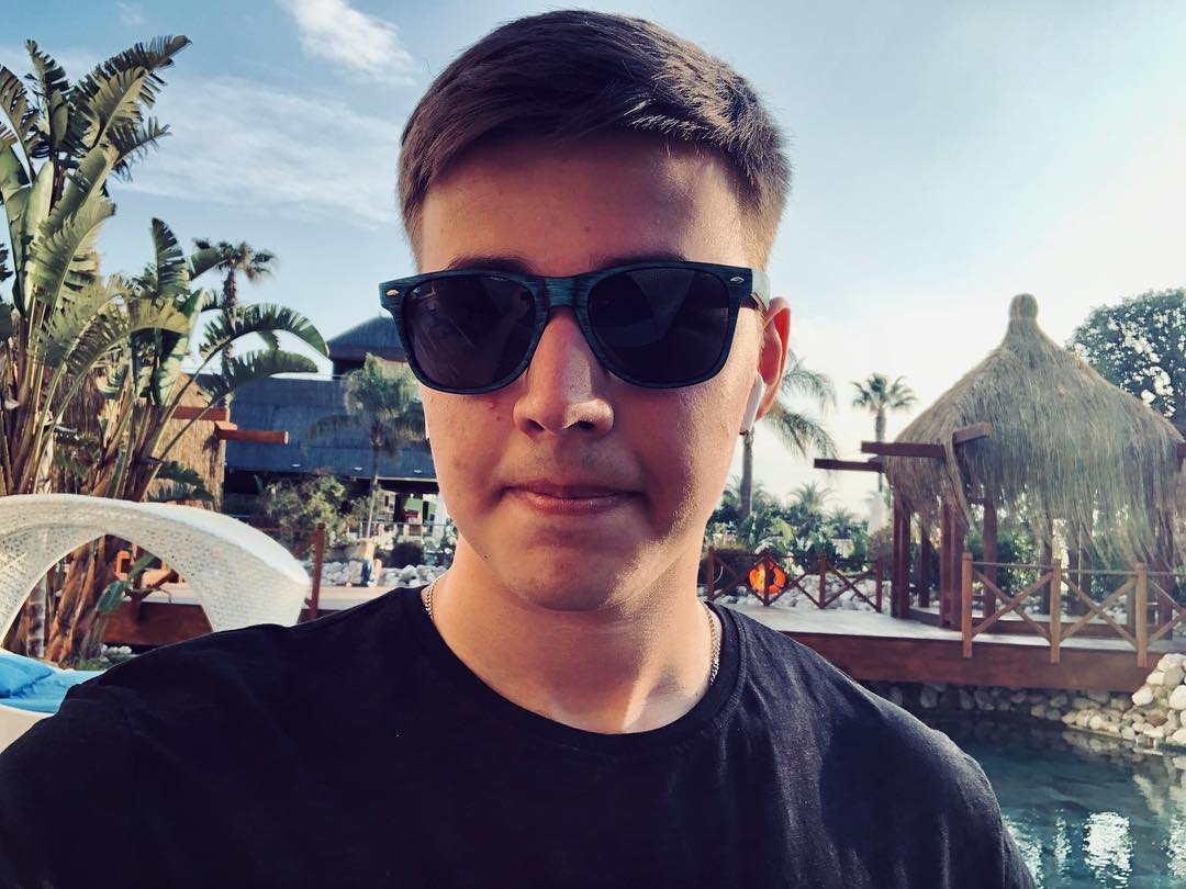 Андрей Зернов