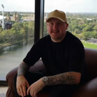 Эштин Джеймс