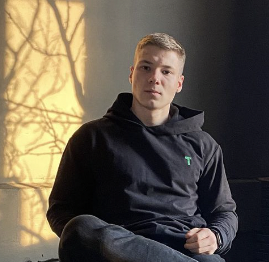 Максим Довольный