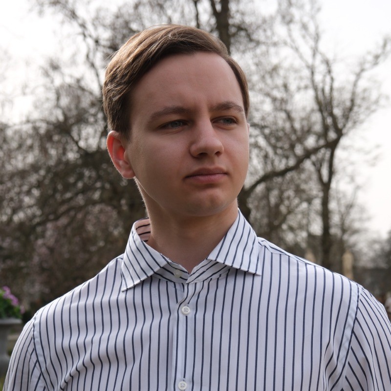 Олег Грибачов