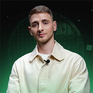 Роман Думов